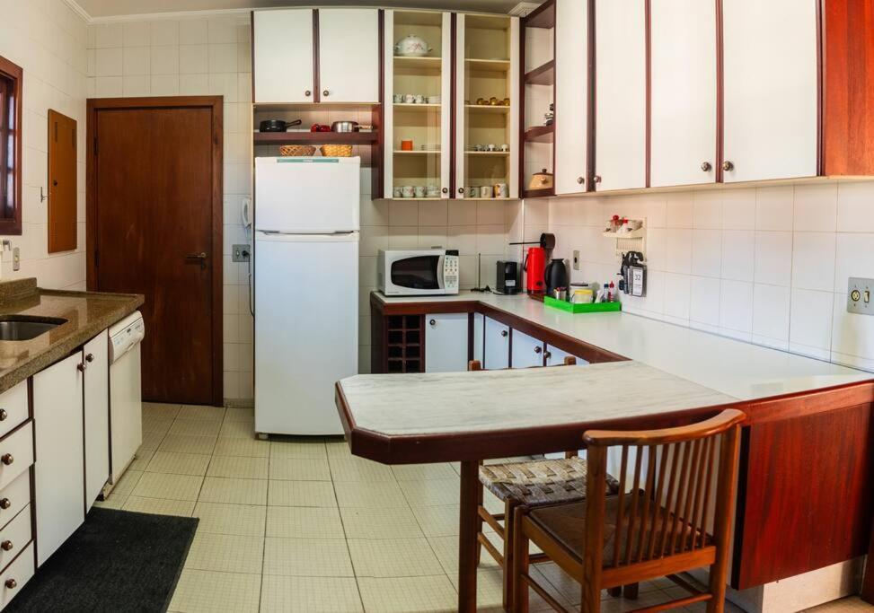 Apartamento Amplo Apartamento Familiar Em Vila Capivari E Wifi *